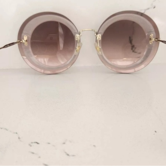 MIU MIU SMU 10R 64 17 UEU-1E2 140 2N Gold Frame Pink Lenses Round Sunglasses main image 13